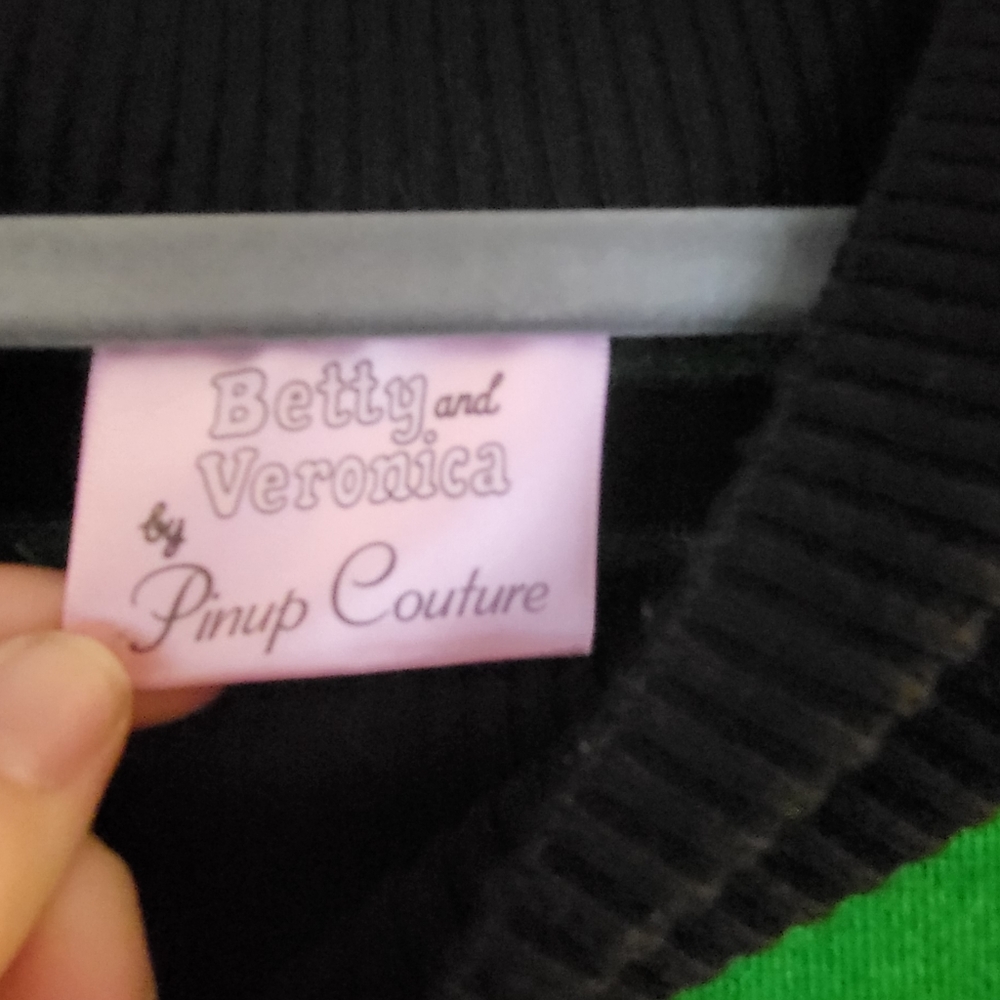 Pinup Couture sleeveless cropped sweater size 4X